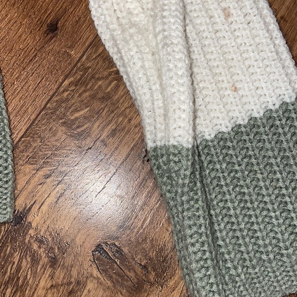 Sweater - Picture 3 of 3